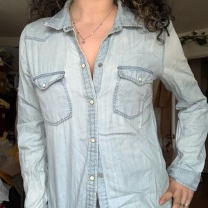 AMERICAN EAGLE OUTFITTERS COWGIRL DENIM BUTTON UP